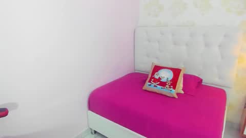 ZOE  online show from 12/03/25, 12:25