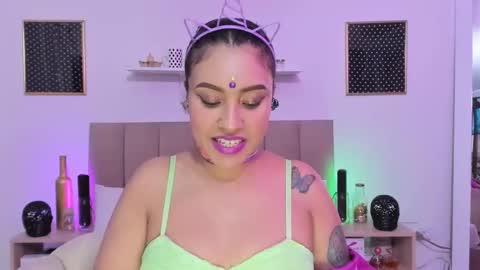 Zoe Gruber online show from 10/18/25, 06:41