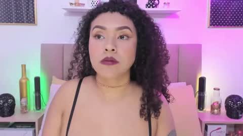 Zoe Gruber online show from 10/24/25, 06:59