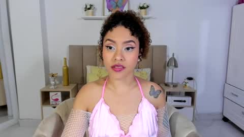 Snapshot of zoe_gruber chatting on 07/17/26, 01:01 Zoe Gruber online show from 07/17/26, 01:01