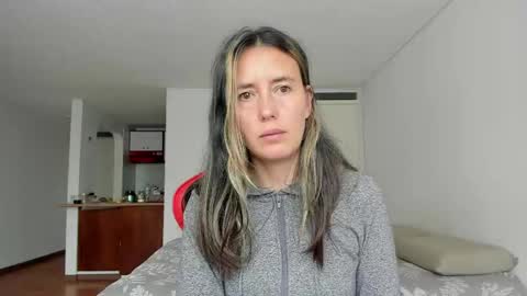 Snapshot of zoe_jeane_beker chatting on 05/10/26, 07:52 ZOE online show from 05/10/26, 07:52