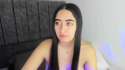 Snapshot of zoe_jones7 chatting on 10/29/25, 02:47 zoe_jones7 online show from 10/29/25, 02:47