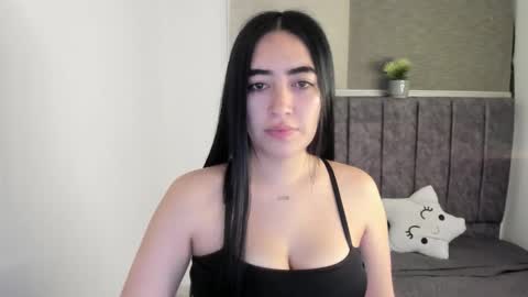 Snapshot of zoe_jones7 chatting on 12/05/25, 03:37 zoe_jones7 online show from 12/05/25, 03:37