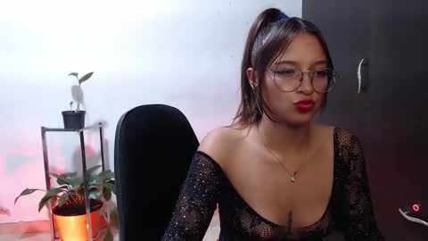 Snapshot of zoe_khall chatting on 11/29/25, 03:53 ZOE online show from 11/29/25, 03:53