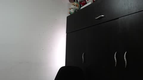 Snapshot of zoe_khall chatting on 11/29/25, 05:05 ZOE online show from 11/29/25, 05:05