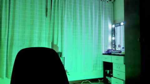 Snapshot of zoe_khall chatting on 05/12/26, 04:09 ZOE online show from 05/12/26, 04:09