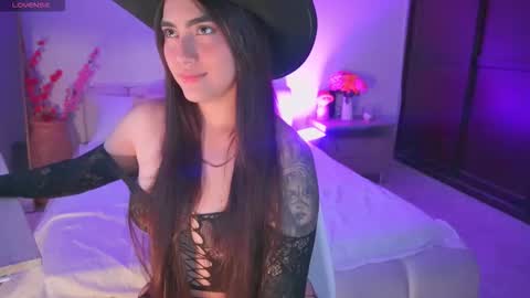 Snapshot of zoe_kravitz1 chatting on 11/15/25, 04:32 Marilin online show from 11/15/25, 04:32