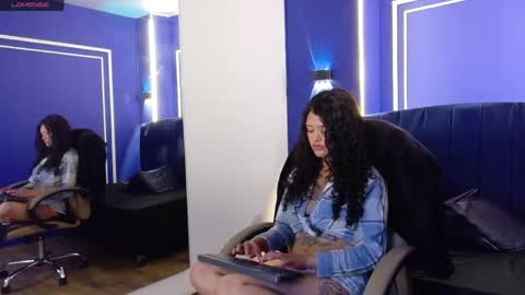 Snapshot of zoe_lara_34 chatting on 03/23/26, 03:32 zoe online show from 03/23/26, 03:32