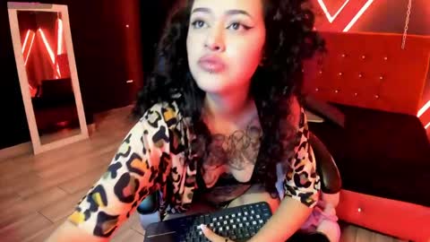 Snapshot of zoe_lara_34 chatting on 04/21/26, 03:57 zoe online show from 04/21/26, 03:57