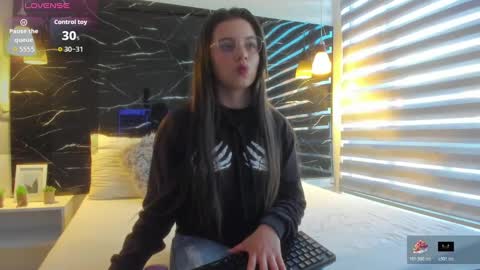 Zoe online show from 10/22/25, 11:32