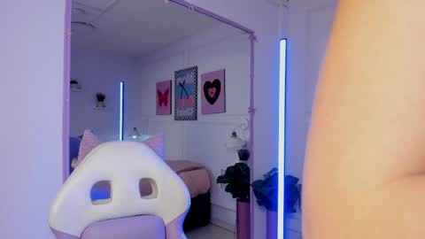 Snapshot of zoe_lynch_ chatting on 04/09/26, 11:37 Zoe Lynch online show from 04/09/26, 11:37