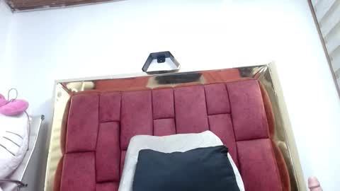 zoe_miller69 online show from 02/15/26, 07:51