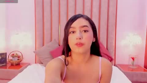 Snapshot of zoe_monrow chatting on 07/22/26, 12:52 Zoe Monrow online show from 07/22/26, 12:52