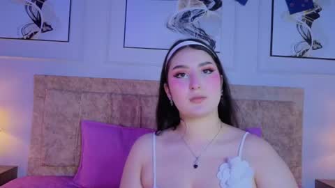 Snapshot of zoe_moon__ chatting on 07/08/26, 11:37 zoe_moon__ online show from 07/08/26, 11:37