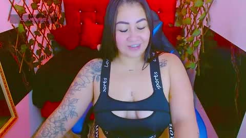 zoe_naughty22 online show from 06/01/26, 12:01