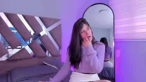 Snapshot of zoe_olsen__ chatting on 02/18/25, 04:05 Zoe Olsen online show from 02/18/25, 04:05