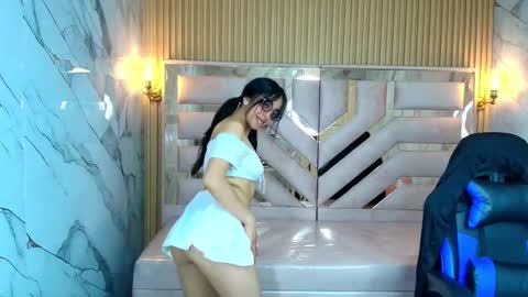 Zoe  online show from 09/17/25, 03:19