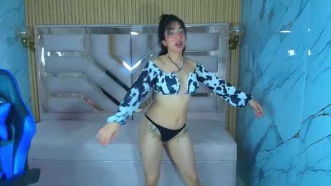 Zoe  online show from 11/21/25, 03:27