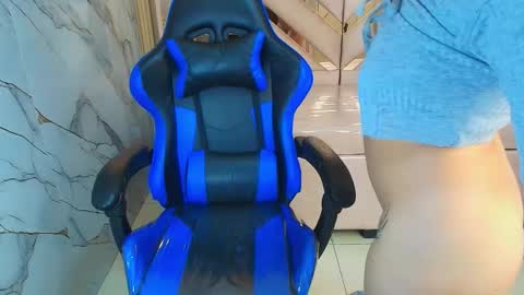 Zoe  online show from 11/25/25, 03:50