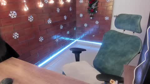 Zoe  online show from 12/30/24, 05:34