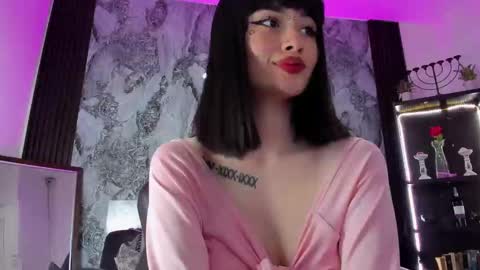 zoe_rosse00 online show from 11/18/25, 07:40