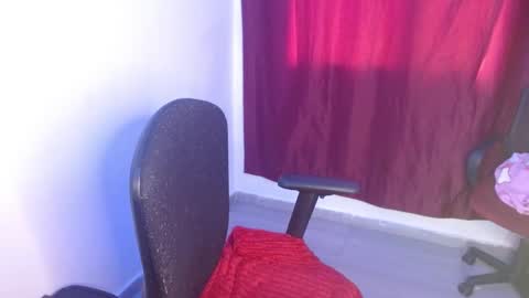 Snapshot of zoe_sexy69 chatting on 02/24/25, 09:20 ZOE online show from 02/24/25, 09:20