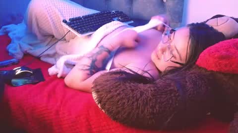 Snapshot of zoe_sexy69 chatting on 03/05/25, 06:33 ZOE online show from 03/05/25, 06:33