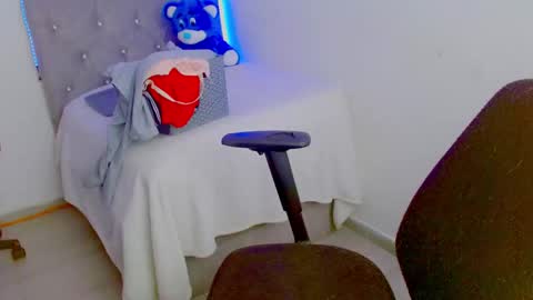 Snapshot of zoe_sexy69 chatting on 09/26/25, 07:18 ZOE online show from 09/26/25, 07:18