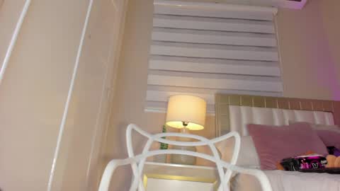 Hi guys i am Zoe  online show from 01/25/25, 11:34