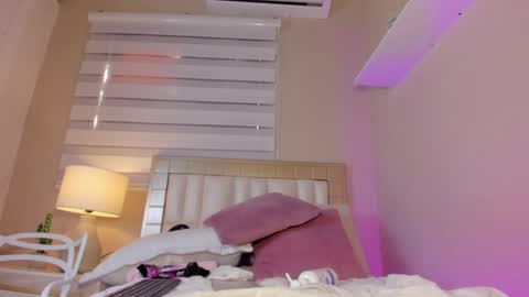 Hi guys i am Zoe  online show from 02/07/25, 05:40