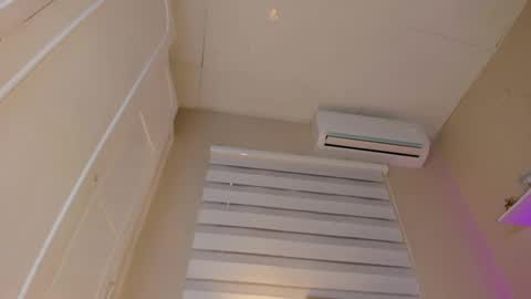 Hi guys i am Zoe  online show from 02/22/25, 02:41