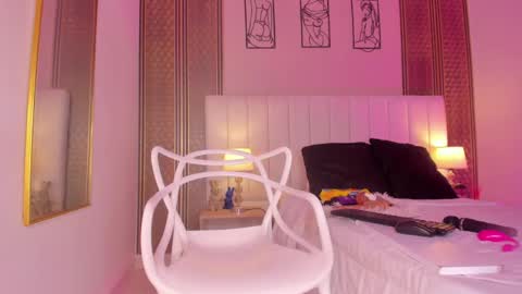 Hi guys i am Zoe  online show from 10/14/25, 11:33