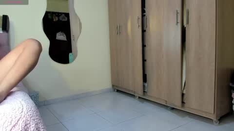 Snapshot of zoe_storm2 chatting on 04/13/26, 11:43 Zoe online show from 04/13/26, 11:43