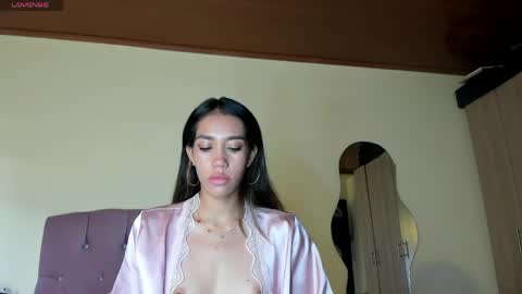 Snapshot of zoe_storm2 chatting on 04/22/26, 10:22 Zoe online show from 04/22/26, 10:22