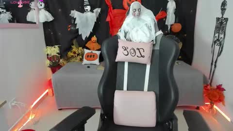 zoe_sullivan_ online show from 10/03/25, 10:12