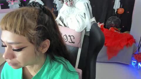 zoe_sullivan_ online show from 10/05/25, 09:07