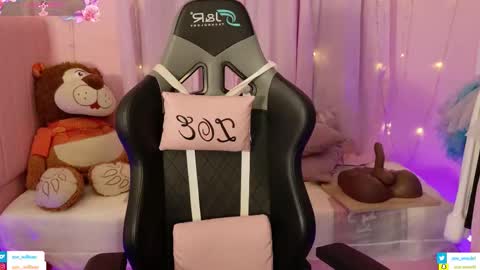 Snapshot of zoe_sullivan_ chatting on 03/13/26, 09:27 zoe_sullivan_ online show from 03/13/26, 09:27