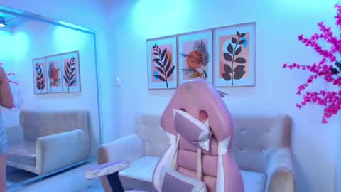 Snapshot of zoe_swan chatting on 04/21/26, 11:27 Zoe online show from 04/21/26, 11:27