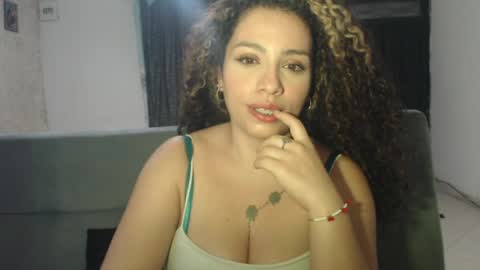 Snapshot of zoe_tai chatting on 04/15/26, 11:16 zoe tai online show from 04/15/26, 11:16