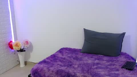 Snapshot of zoe_velvet chatting on 03/07/25, 04:24 Carolina online show from 03/07/25, 04:24