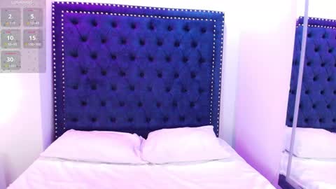 Zoe  online show from 10/16/25, 12:28