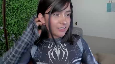 Snapshot of zoe_wattson chatting on 10/21/25, 01:39 Zoe online show from 10/21/25, 01:39