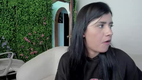 Snapshot of zoe_wattson chatting on 12/22/25, 03:25 Zoe online show from 12/22/25, 03:25