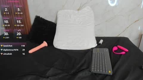 zoeameliie online show from 02/16/25, 07:49