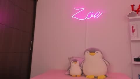 Snapshot of zoecams chatting on 04/16/26, 09:39 zoecams online show from 04/16/26, 09:39