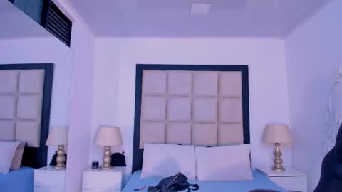 Zoecarrter online show from 09/13/25, 08:19