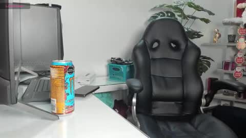 Zoe online show from 12/22/25, 02:41