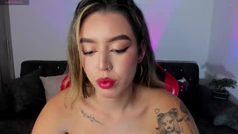 Snapshot of zoee_jackson chatting on 11/21/25, 02:21 zoee jackson online show from 11/21/25, 02:21