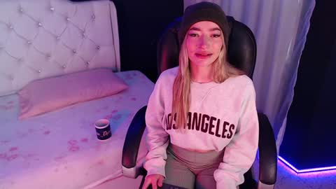 zoe online show from 12/28/24, 12:03