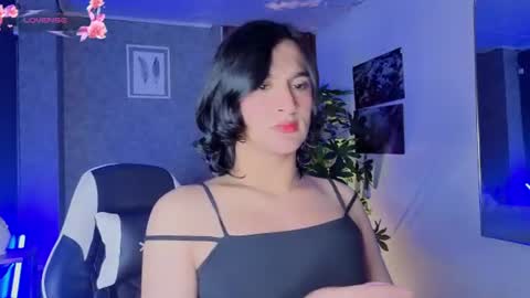 Snapshot of zoee_kiss_ chatting on 06/12/26, 05:39 ZOE online show from 06/12/26, 05:39